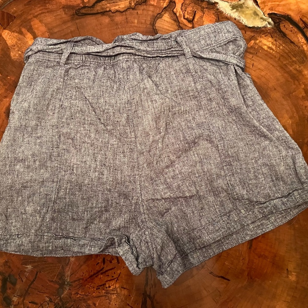 Express Size M Shorts - Picture 5 of 6